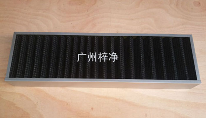 活性碳过滤器广泛用于化学、制药、食品、娱乐场所、需要净化空气的场所， 有害气体如苯、甲醛、氨气等的吸附脱除 溶剂的回收 ，采用活性炭毡比表面积大，吸附能力强，迅速处理各种有害气体, 有效洁净空气对气味的控制。