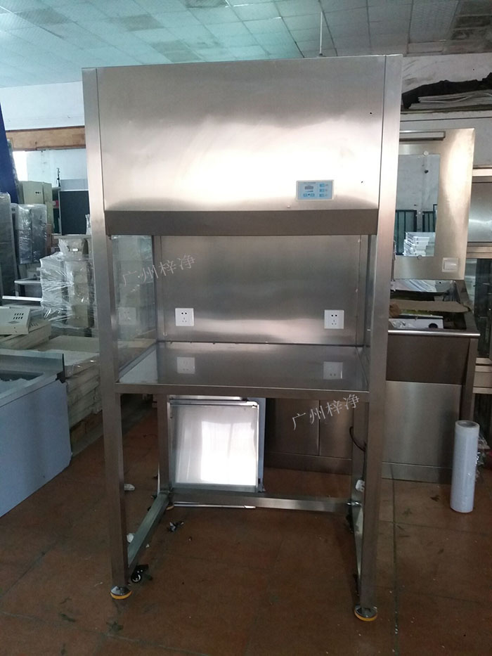 升降门超净工作台又称为升降门洁净工作台、推拉门超净工作台、无菌工作台